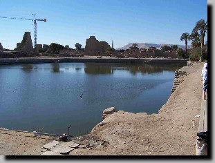 Le lac sacr du temple de Karnak